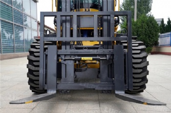 China 4-Wheel Off Road Forklift All Rough Terrain Rough Terrain Forklifts